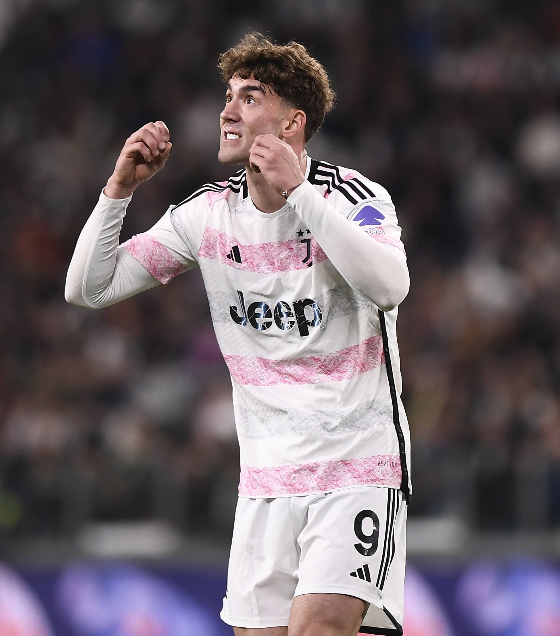 开云体育视频-尤文图斯前锋爆发进球，帮助球队取得胜利