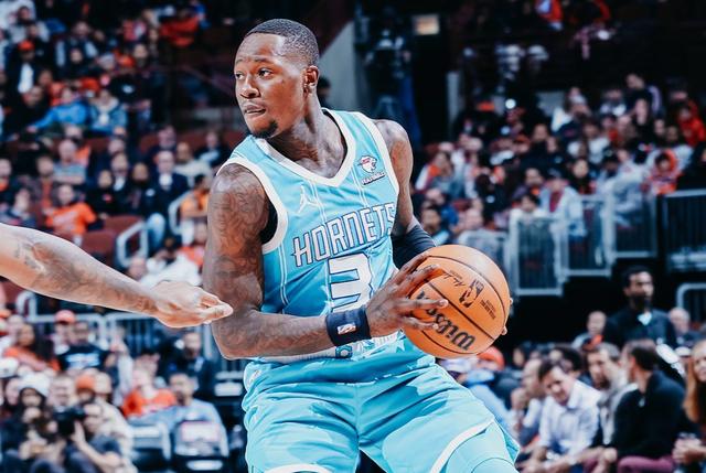 爵士大胜马刺，米切尔36分独揽