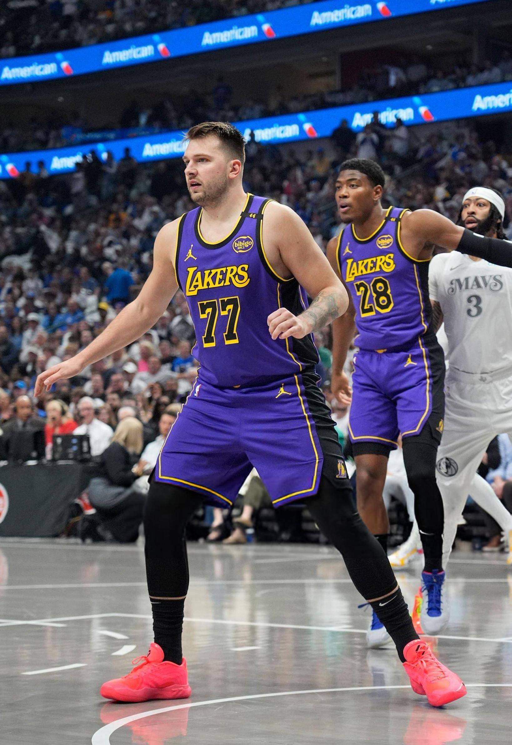 独行侠主场胜灰熊，东契奇30+10