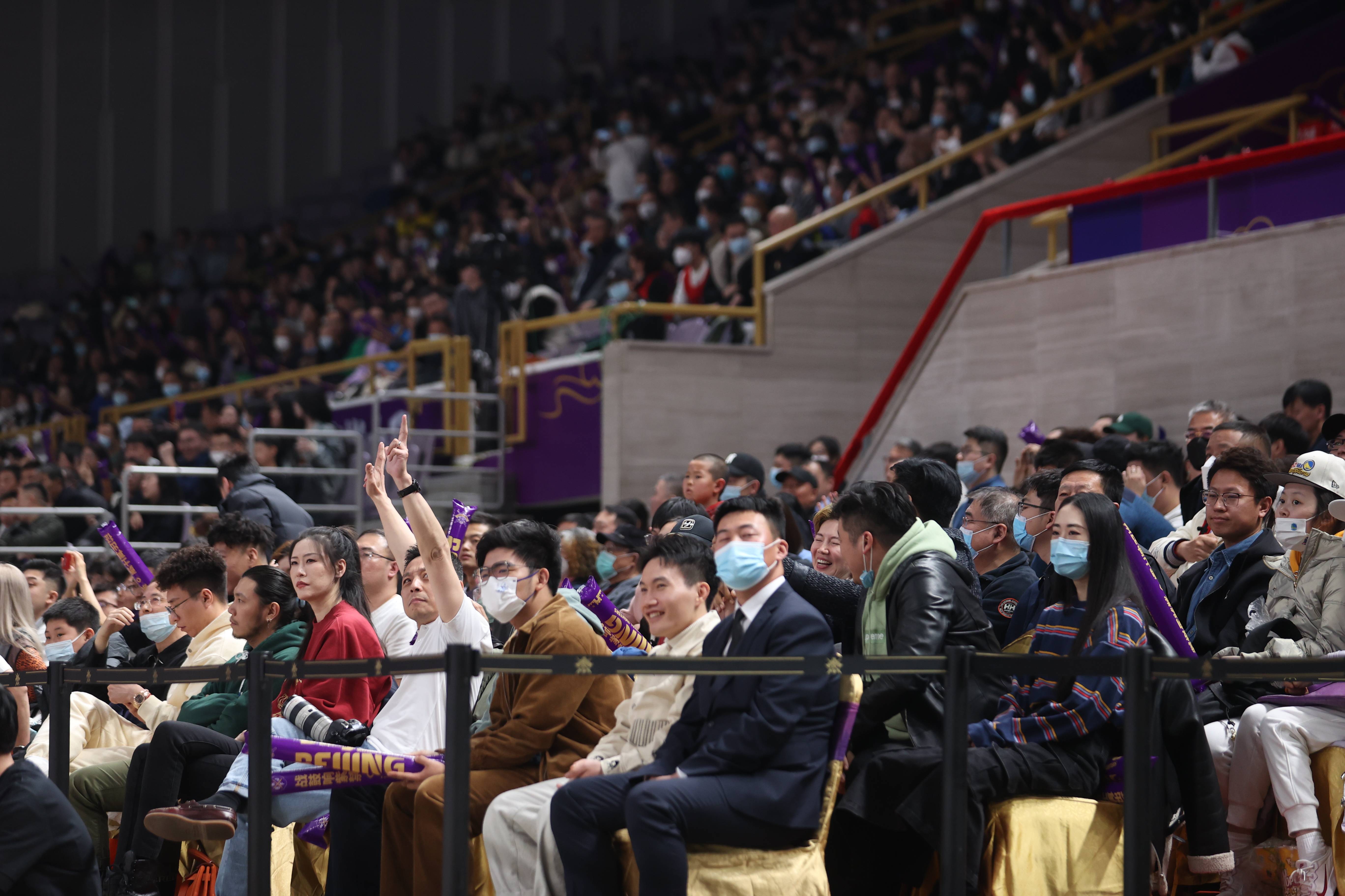 开云体育登录入口-NBA赛场精彩绝伦，观众连连叫好