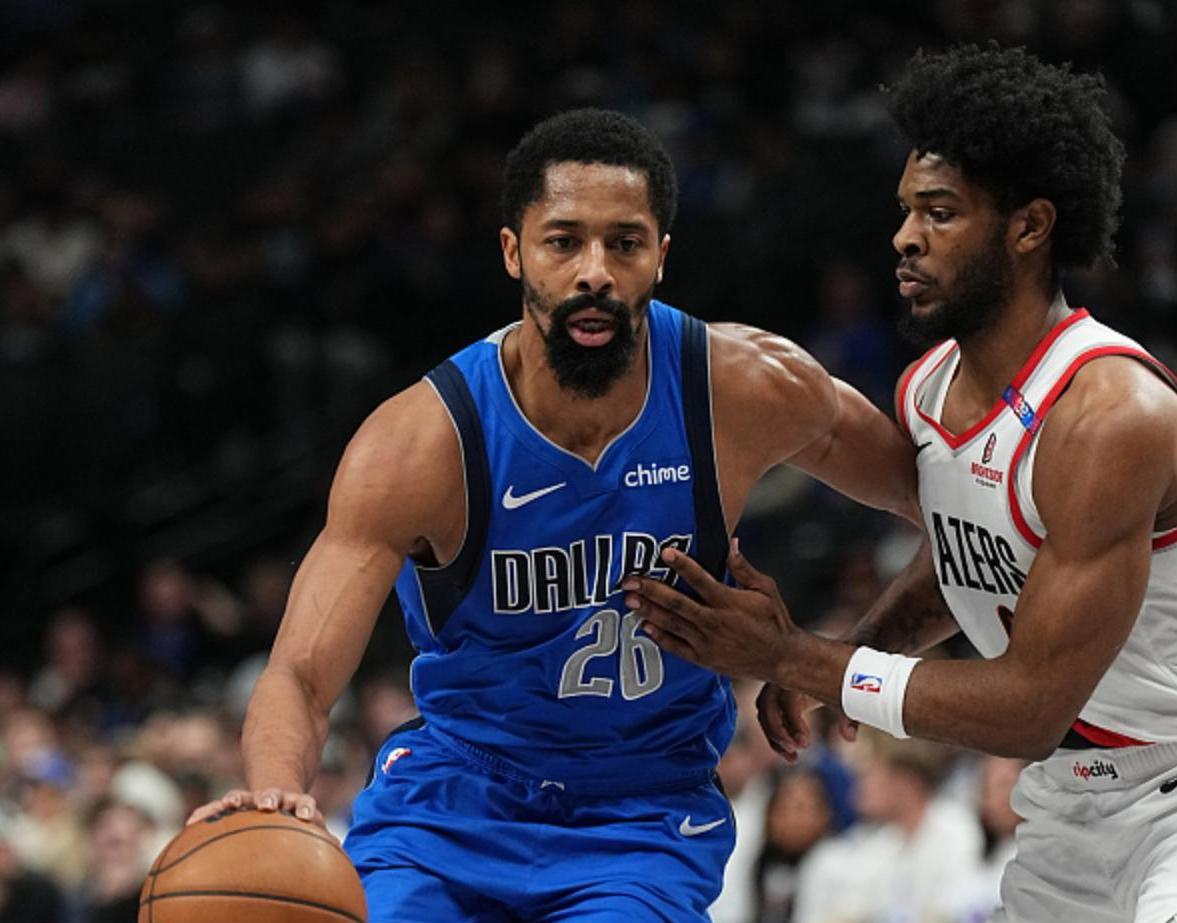 独行侠球员射进绝杀，帮助球队力克开拓者的简单介绍