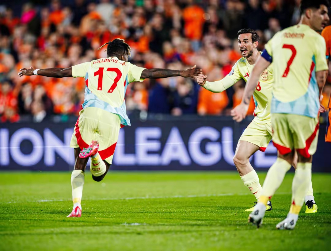 足球比赛精彩上演,激情四溢防守严密的简单介绍 足球比赛精彩上演,激情四溢防守严密的简单介绍