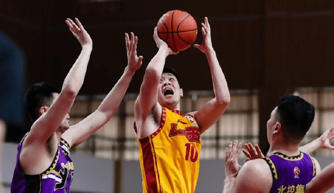 包含国民们痛失关键比赛，冲击季后赛梦想受阻的词条