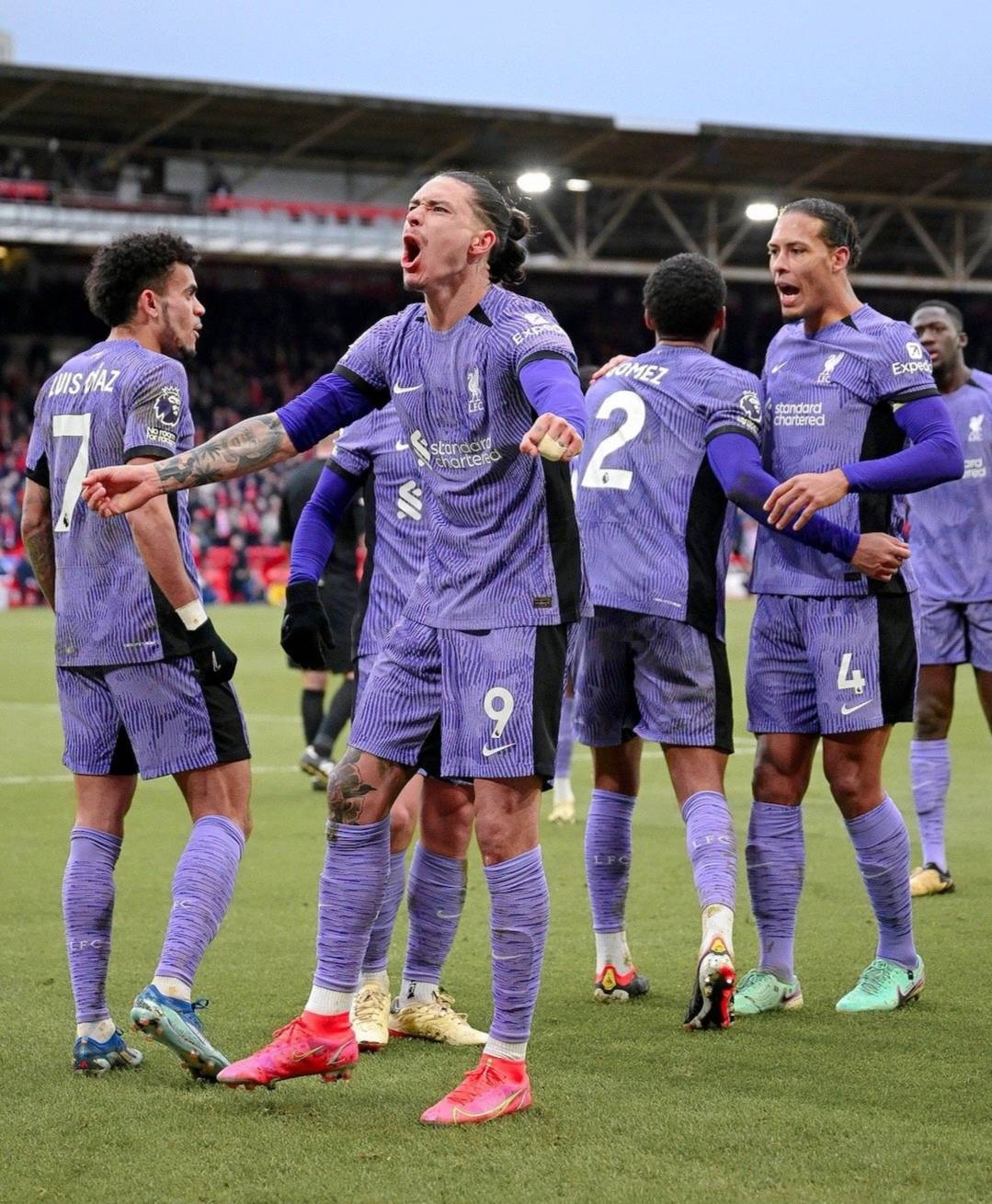 包含欧洲豪门争霸赛场，激烈角逐令人期待的词条