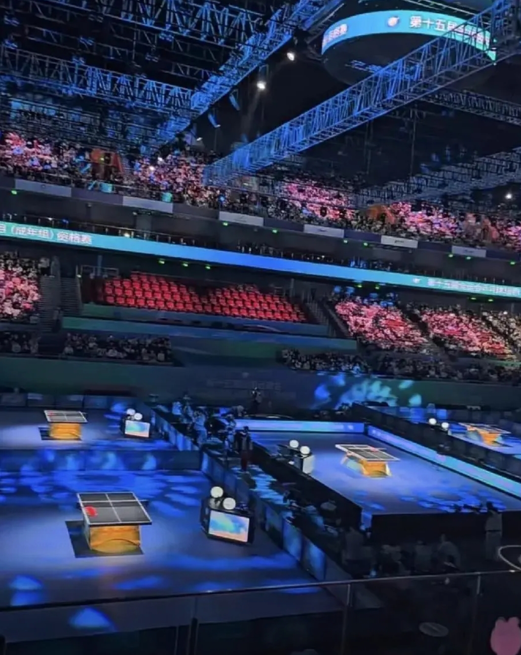 开云体育登录-浓妆艳抹：球场上灯火阑珊，心情激荡的简单介绍